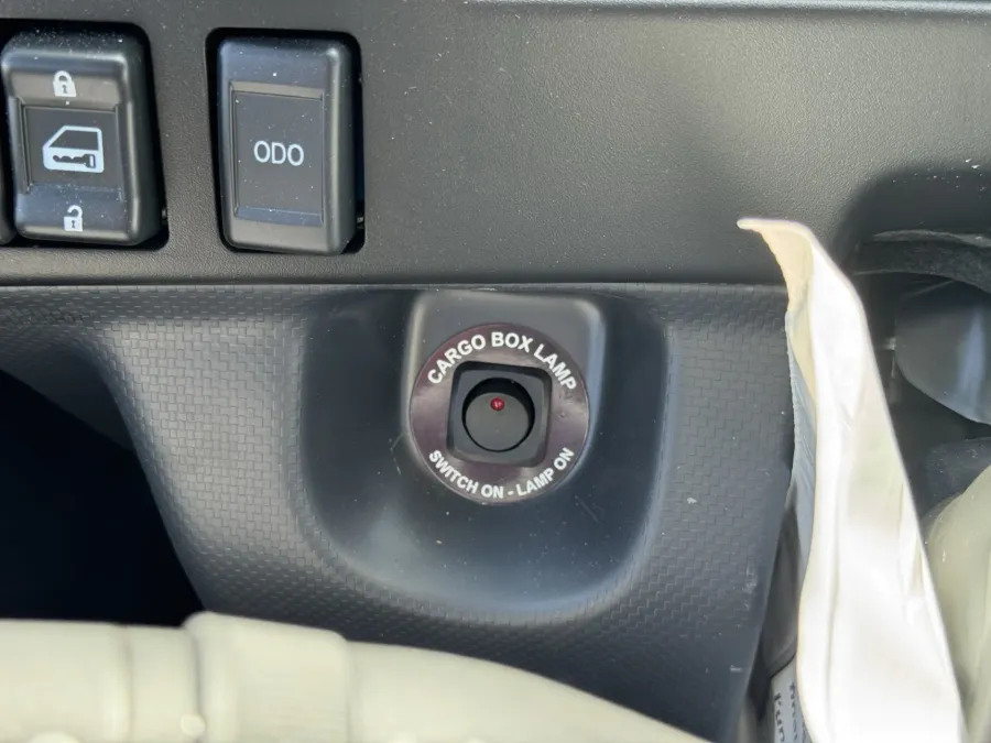 2025 Isuzu NRR GAS | Photo 17 of 22