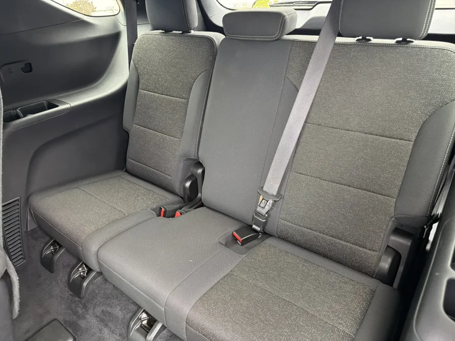 2024 Chevrolet Traverse AWD LT | Photo 8 of 21