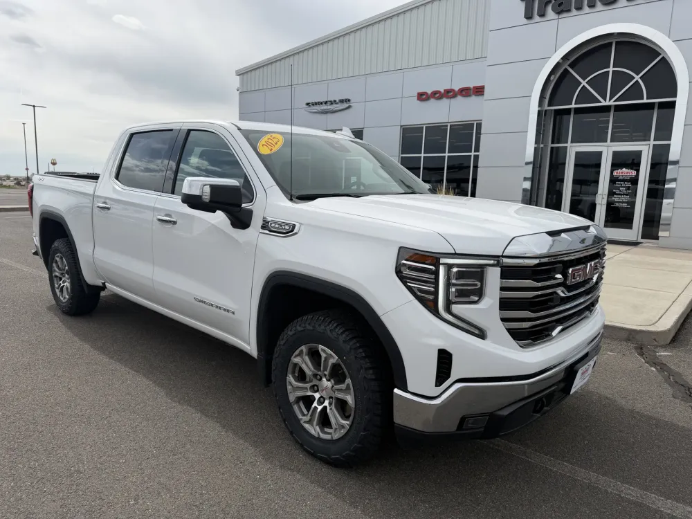 2025 GMC Sierra 4WD Crew Cab Short Box SLT's photo