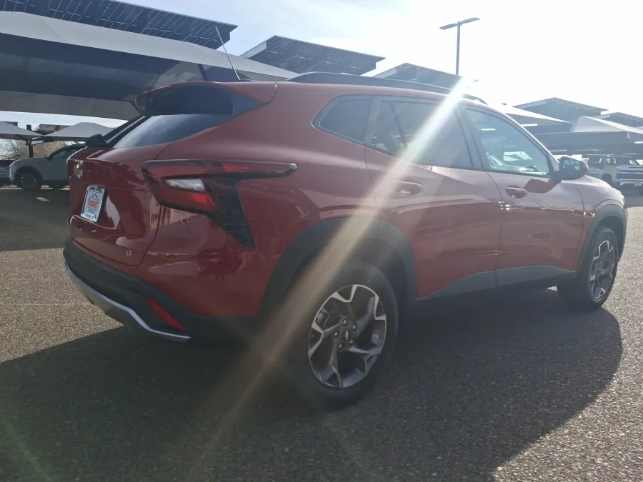 2026 Chevrolet Trax LT | Photo 4 of 18