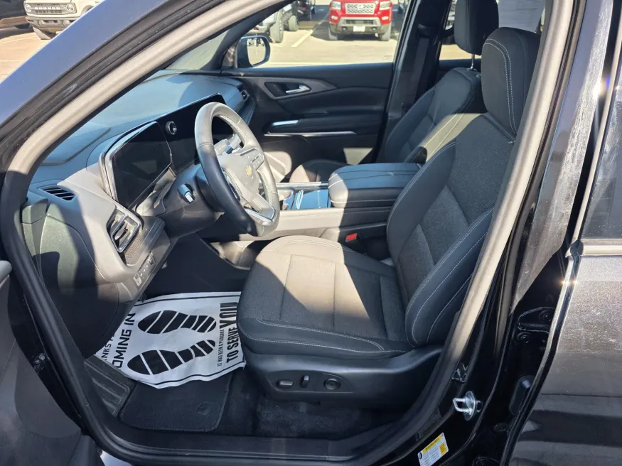 2024 Chevrolet Traverse AWD LT | Photo 10 of 29