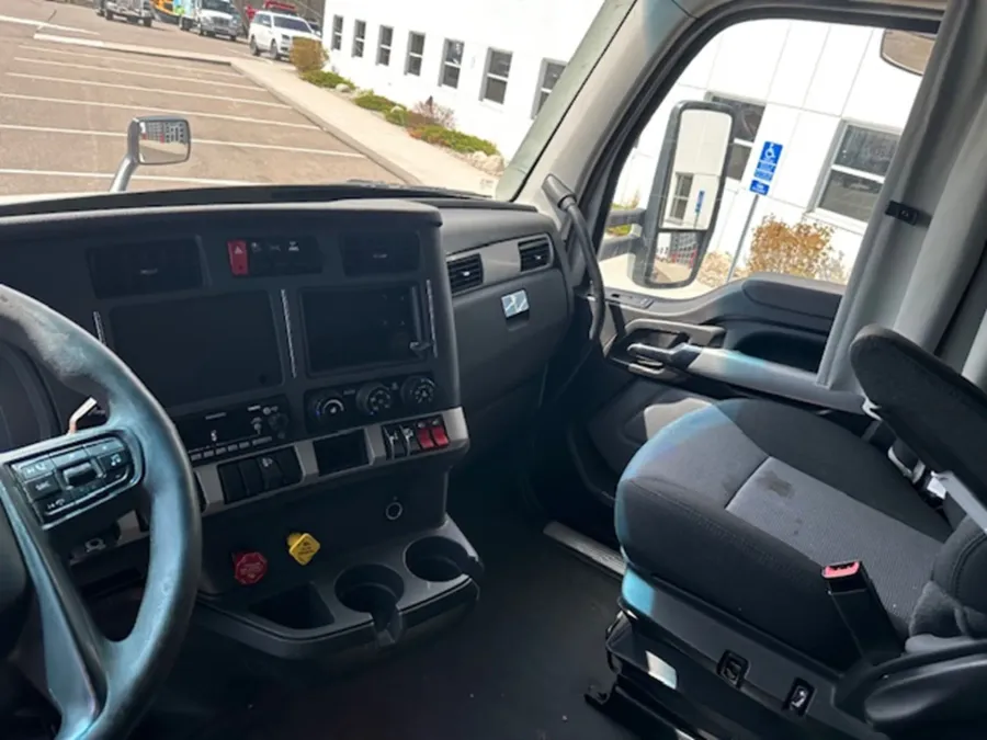 2022 Kenworth T680 | Photo 12 of 15