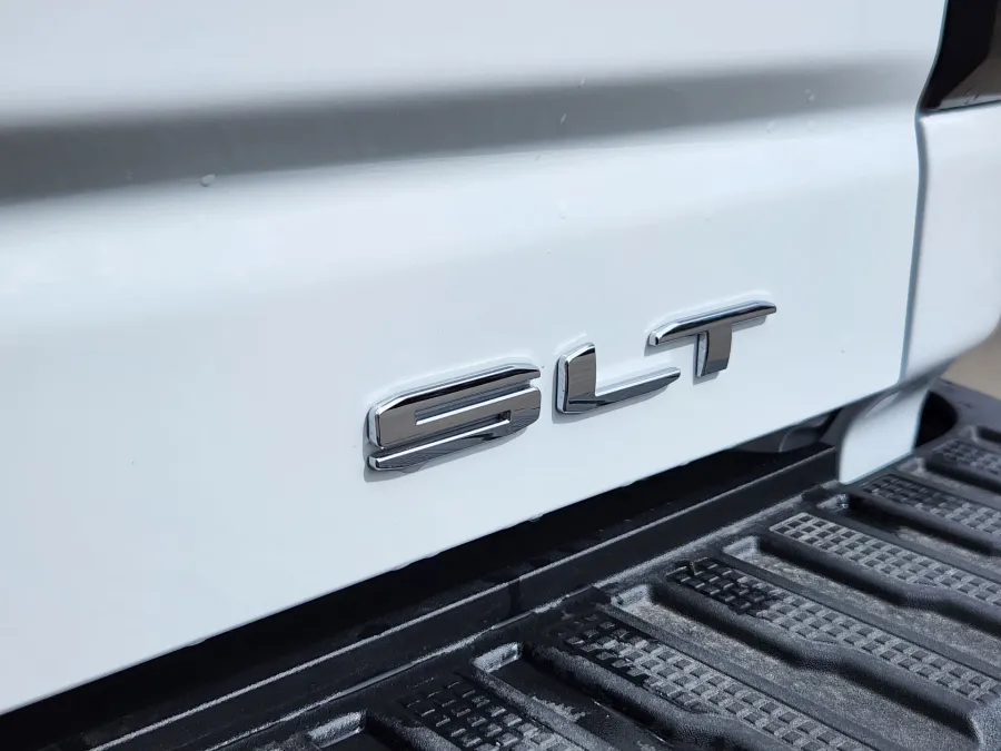 2025 GMC Sierra 2500HD SLT | Photo 15 of 32