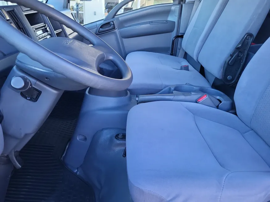 2018 Isuzu NPR-HD | Photo 8 of 17