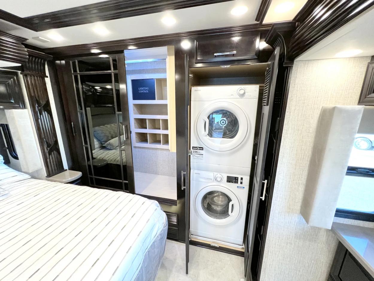 2023 Newmar Supreme Aire 4061 | Photo 19 of 35