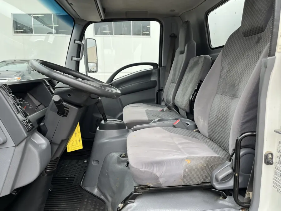 2015 Isuzu NPR | Photo 5 of 18