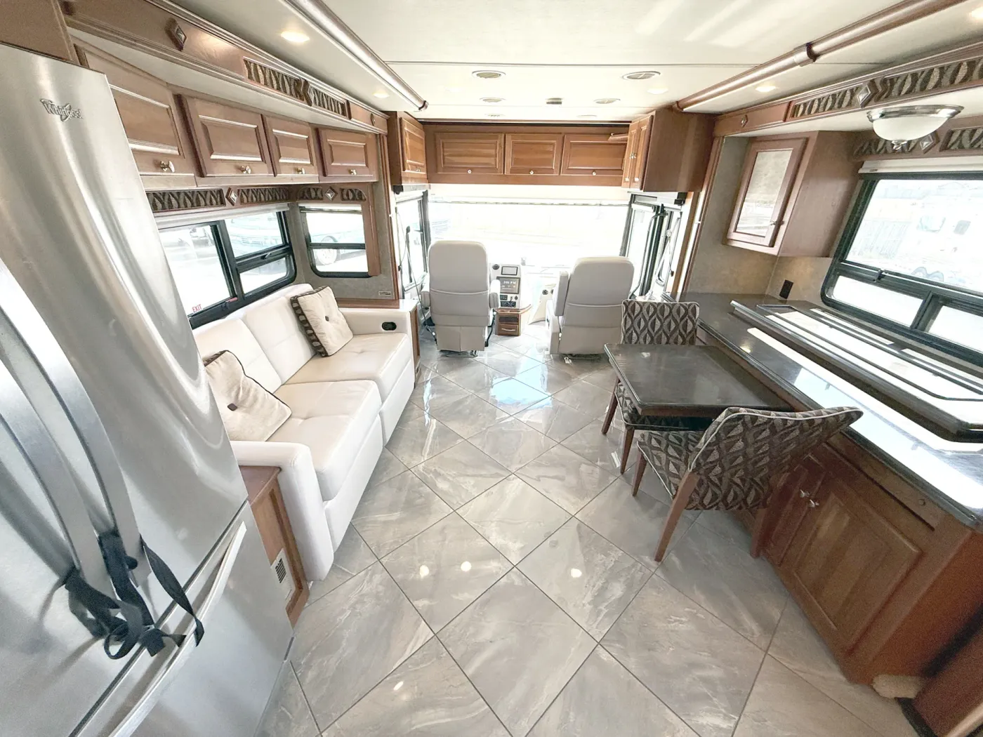 2016 Winnebago Journey 38P | Photo 4 of 30