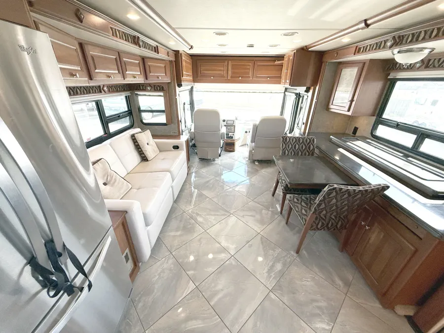 2016 Winnebago Journey 38P | Photo 4 of 30