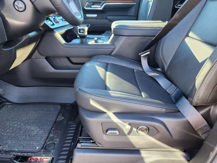 2026 GMC Sierra 1500 Denali | Photo 8 of 31