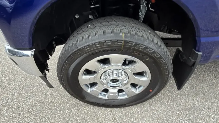 2026 Ford Super Duty F-350 | Photo 9 of 32