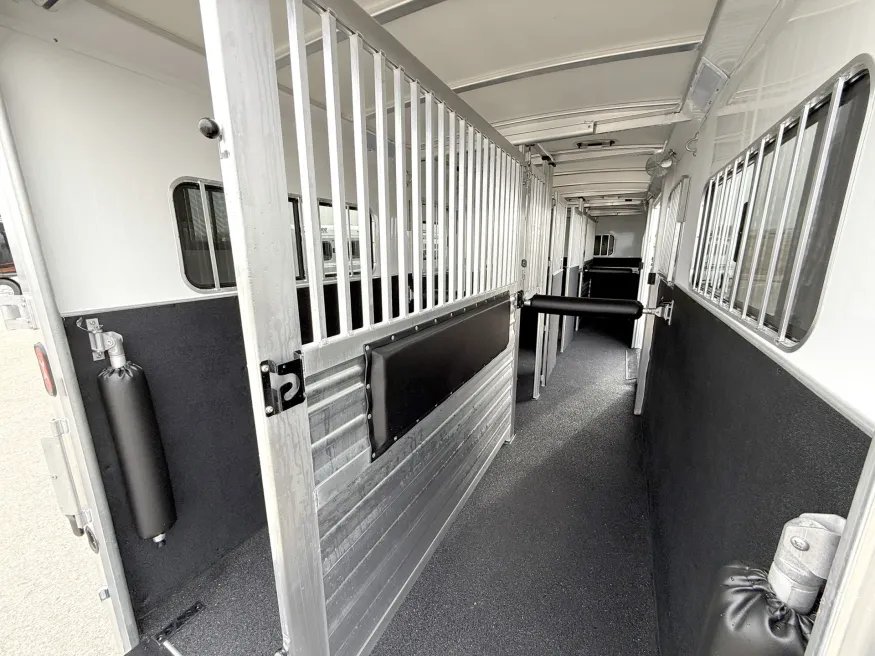 2026 Cimarron Norstar 4HGN Head to Head | Photo 14 of 22