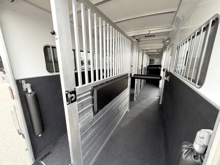 2026 Cimarron Norstar 4HGN Head to Head | Photo 14 of 22