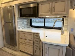 2022 Newmar Canyon Star 3927 | Thumbnail Photo 17 of 28