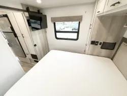 2024 Dynamax Isata 28SS | Thumbnail Photo 14 of 24