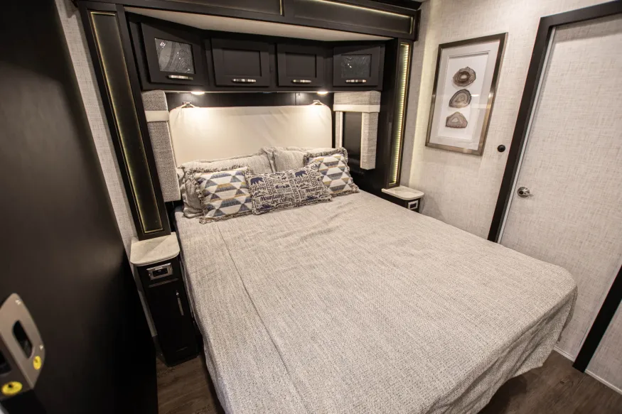 2026 Newmar Canyon Star 3947 | Photo 25 of 27