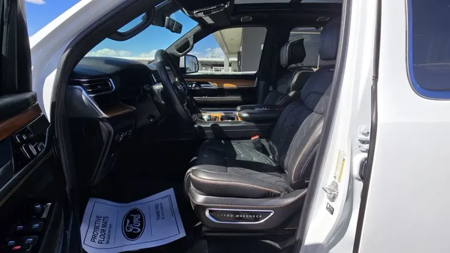 2022 Jeep Grand Wagoneer | Photo 16 of 45