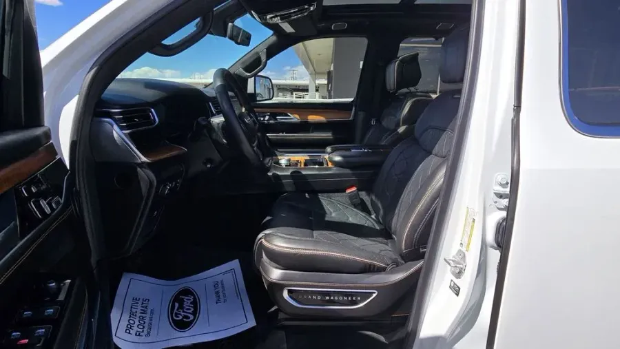 2022 Jeep Grand Wagoneer | Photo 16 of 45