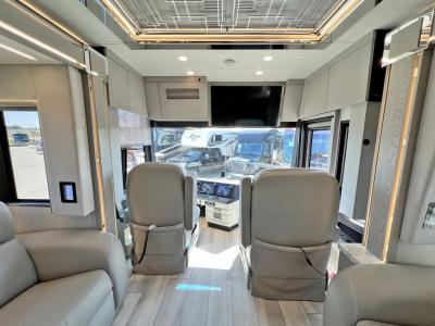 2022 Newmar King Aire 4533 | Thumbnail Photo 10 of 44