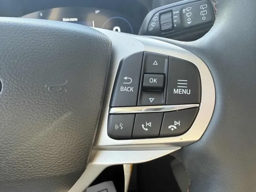 2026 Ford Explorer | Photo 17 of 27