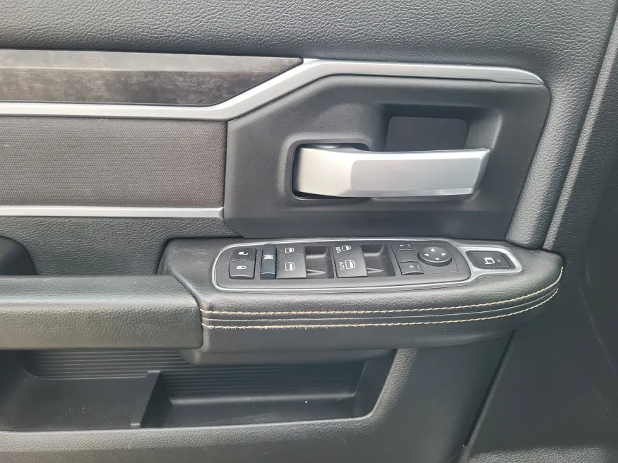 2024 RAM 3500 Chassis Cab SLT | Photo 8 of 22