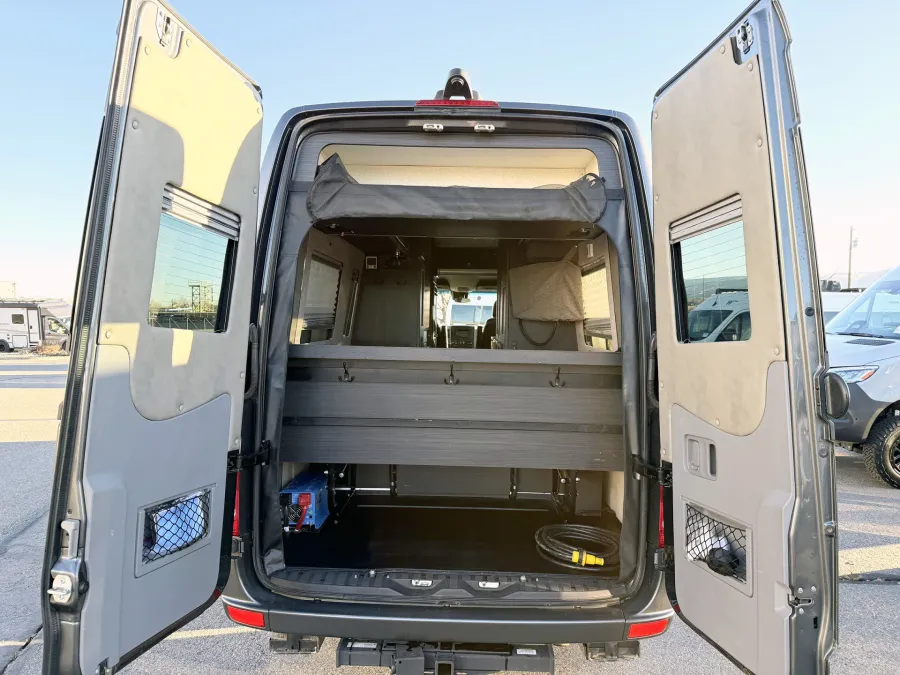 2018 Roadtrek CS E-Trek | Photo 11 of 13