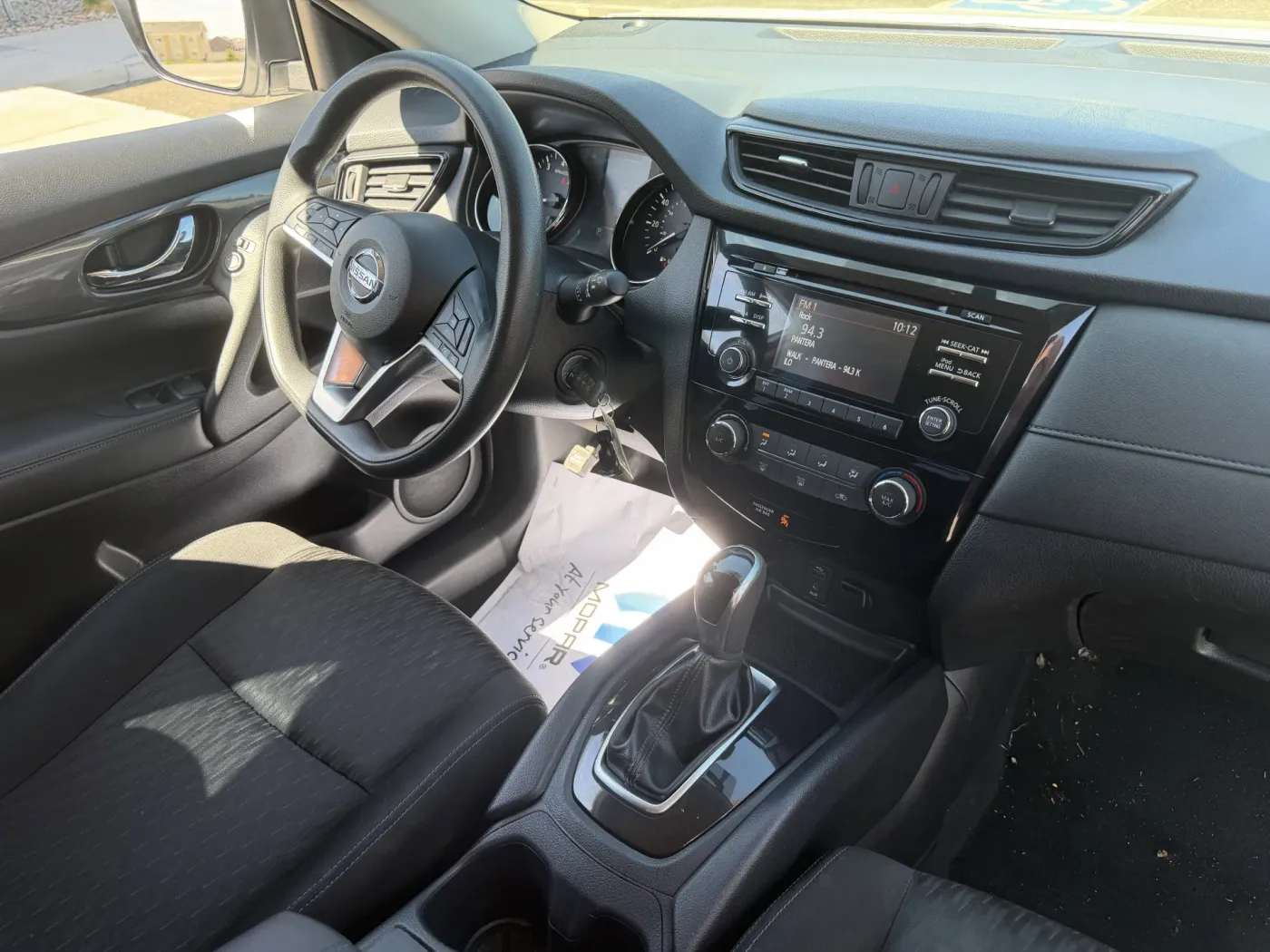 2017 Nissan Rogue S | Photo 5 of 17