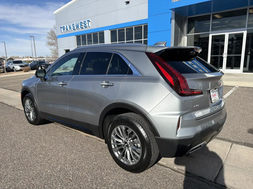 2025 Cadillac XT4 AWD Premium Luxury | Photo 2 of 21