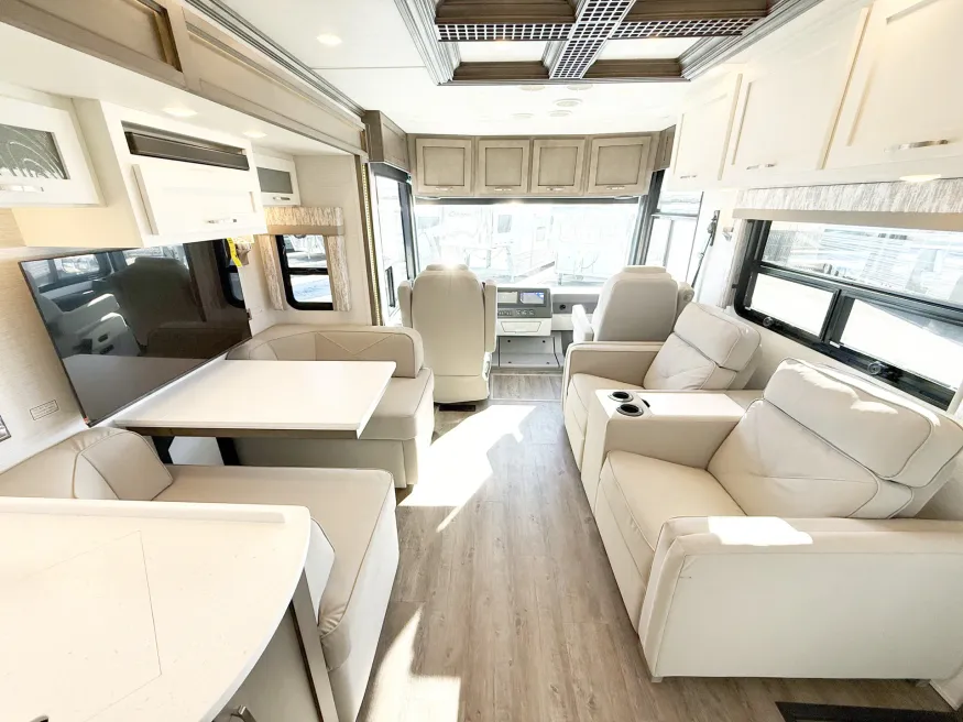 2026 Newmar Canyon Star 3947 | Photo 5 of 33