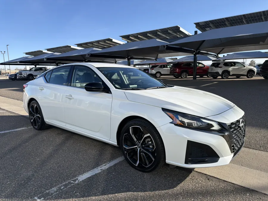 2024 Nissan Altima 2.5 SR | Photo 6 of 19