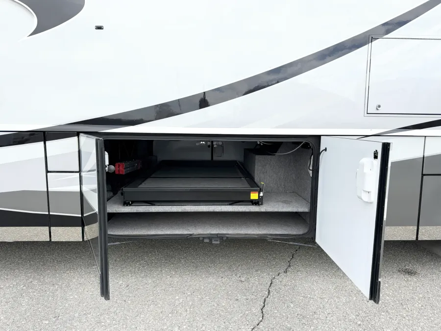 2010 Itasca Ellipse 42AD | Photo 23 of 29