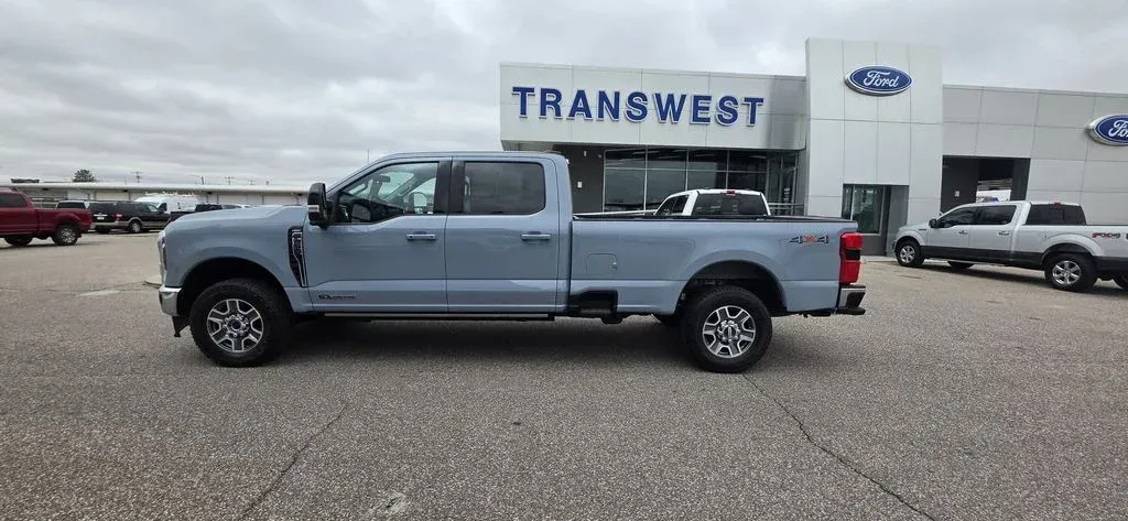 2025 Ford F-250 | Photo 3 of 35