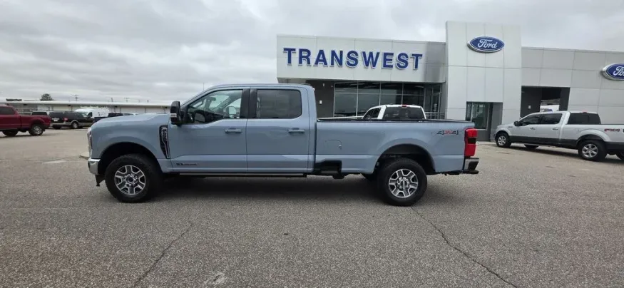 2025 Ford F-250 | Photo 3 of 35