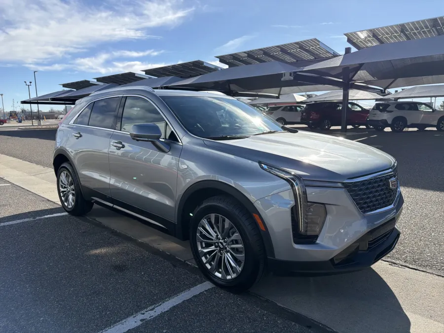2025 Cadillac XT4 AWD Premium Luxury | Photo 6 of 21