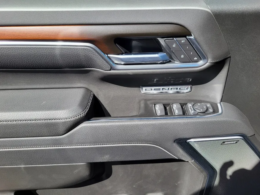 2026 GMC Sierra 1500 Denali | Photo 19 of 26