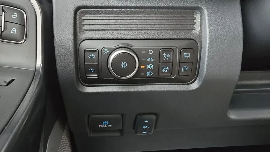 2026 Ford Super Duty F-350 | Photo 17 of 37