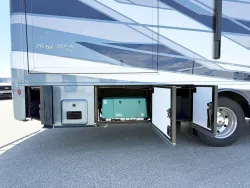 2027 Newmar Bay Star 3640 | Thumbnail Photo 27 of 31