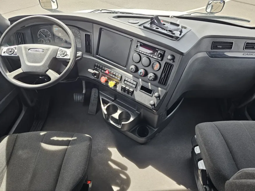 2024 Freightliner Cascadia 126 | Photo 13 of 21