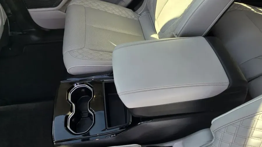 2022 Jeep Grand Cherokee L | Photo 33 of 36