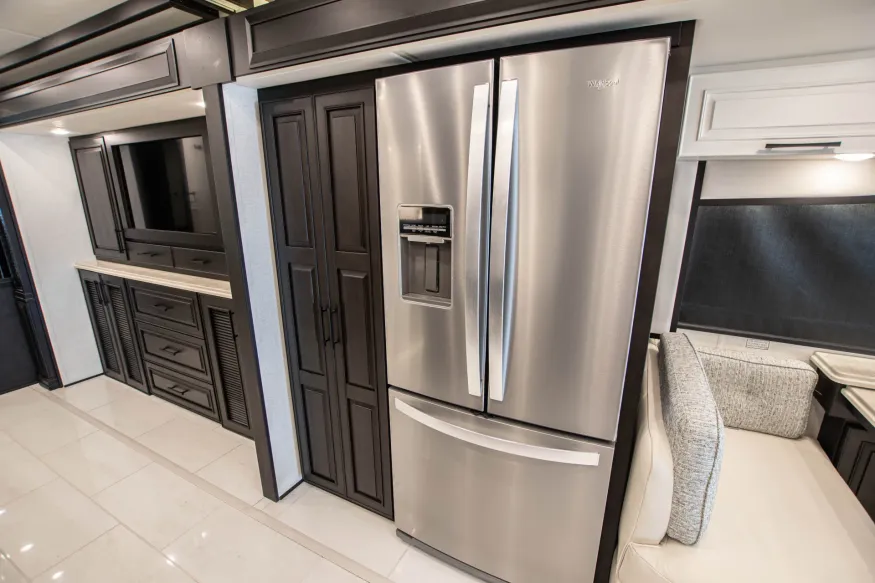 2026 Newmar Summit Aire 4505 | Photo 18 of 27