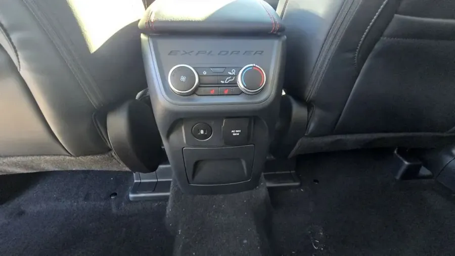 2026 Ford Explorer | Photo 34 of 36