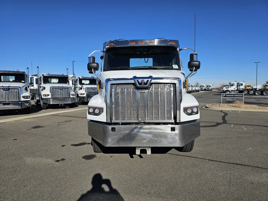 2023 Western Star 4900SA | Photo 2 of 18