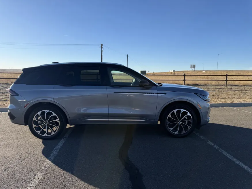 2024 Lincoln Nautilus Reserve | Photo 5 of 22