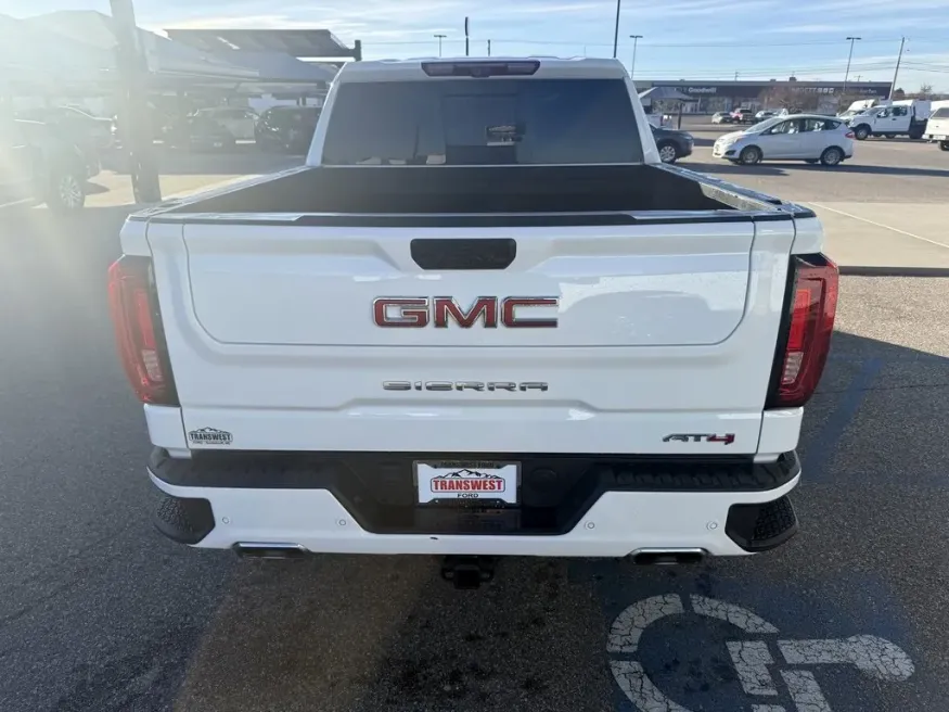 2023 GMC Sierra 1500 | Photo 7 of 29