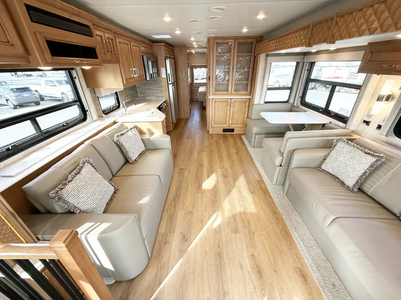 2024 Newmar Bay Star 3626 | Photo 4 of 31