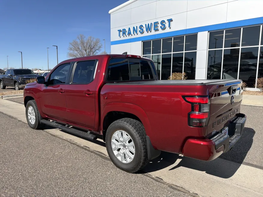 2022 Nissan Frontier SV | Photo 2 of 21