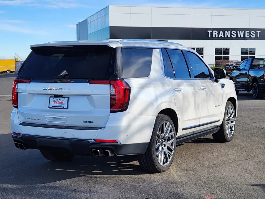 2025 GMC Yukon Denali Ultimate | Photo 2 of 24