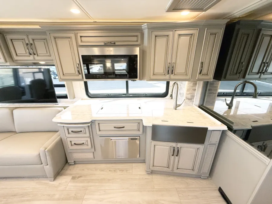 2025 Newmar Dutch Star 4369 | Photo 11 of 33