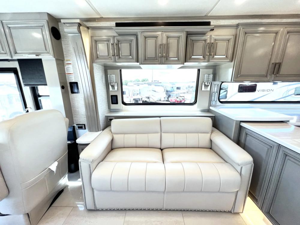 2023 Newmar London Aire 4569 | Photo 7 of 42