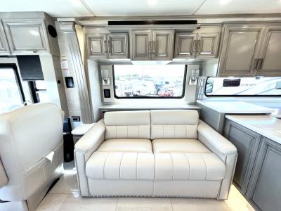 2023 Newmar London Aire 4569 | Thumbnail Photo 7 of 42