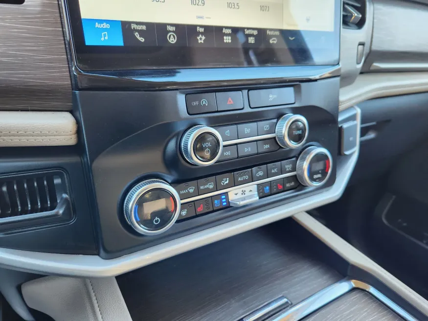 2023 Ford Expedition Limited | Photo 26 of 30